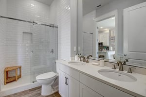 Master King Bathroom
