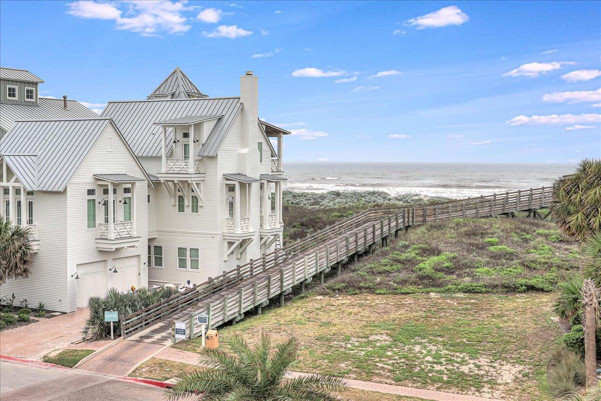 Primary King Balcony View, 3rd Floor