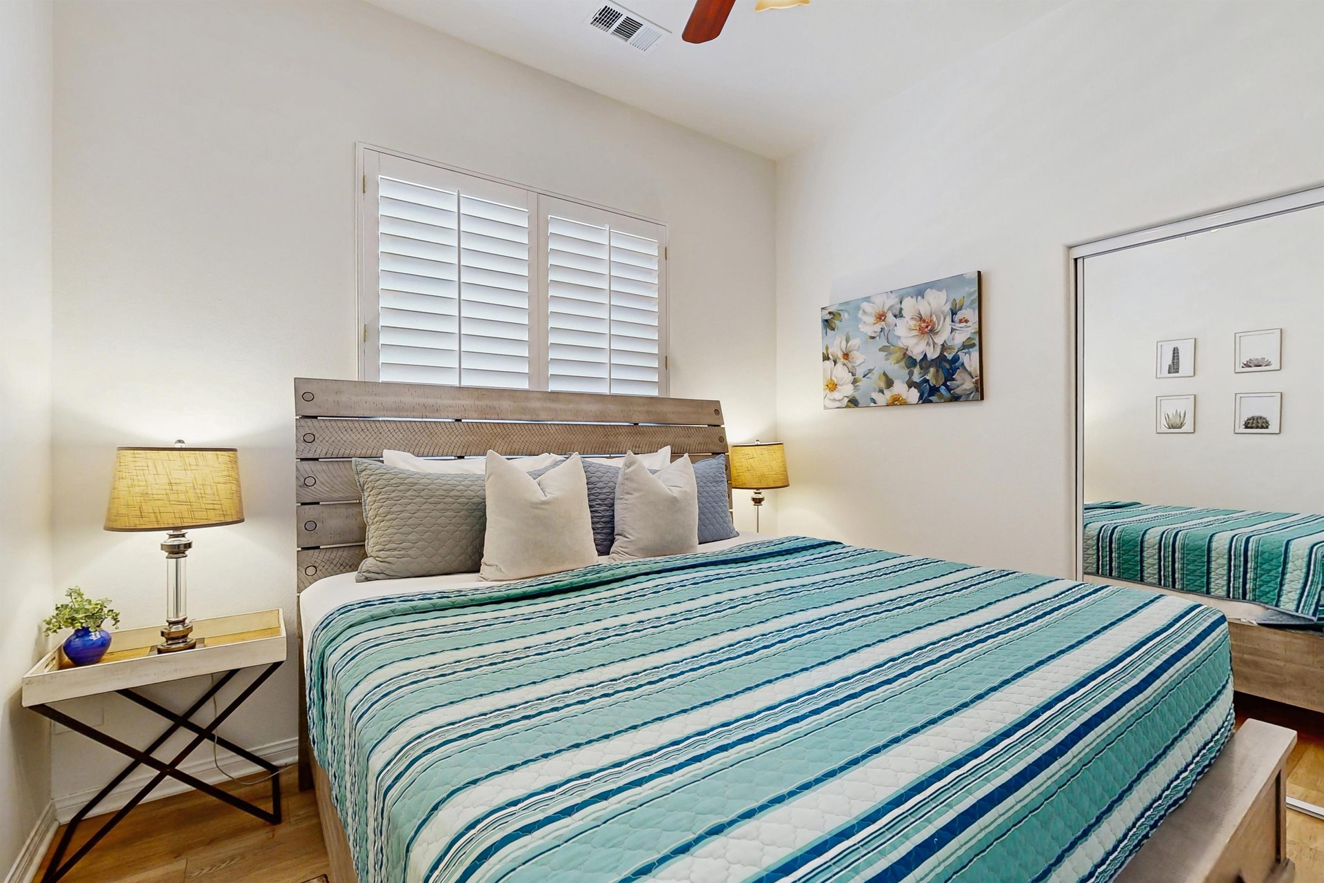 Queen size bed.