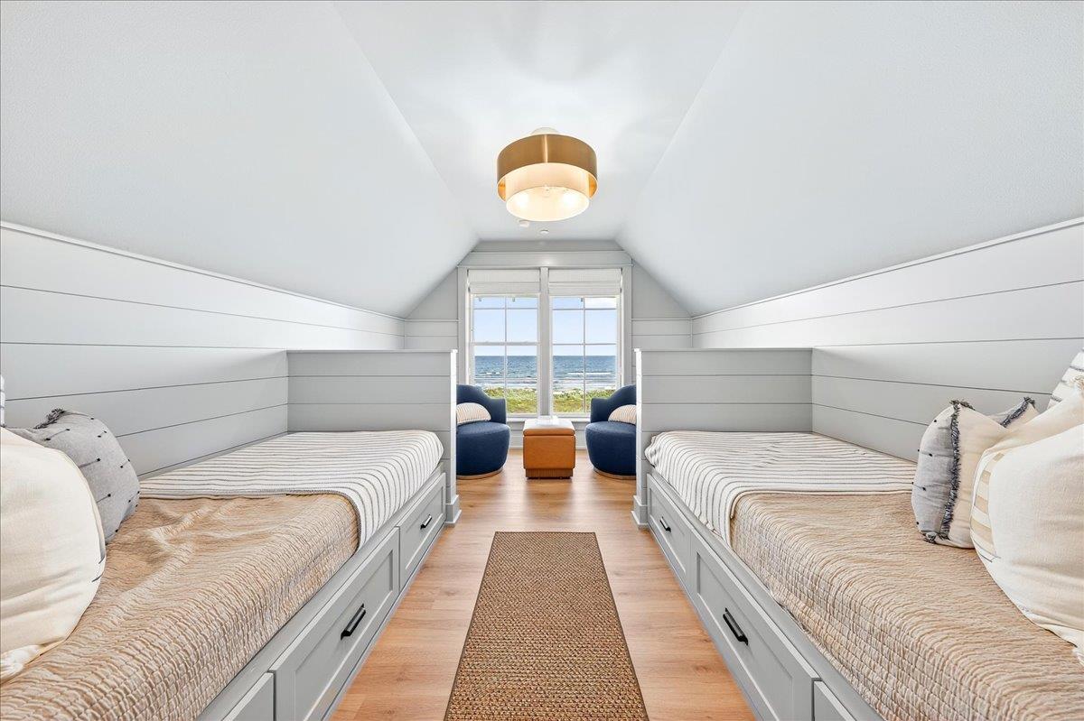 Twin Bedroom, 4th Floor