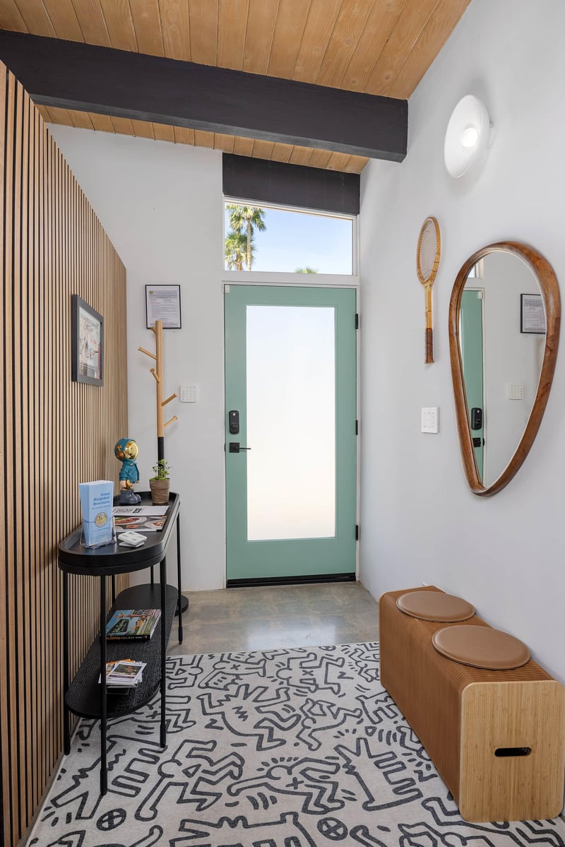 Welcome to Hollywood Hideaway