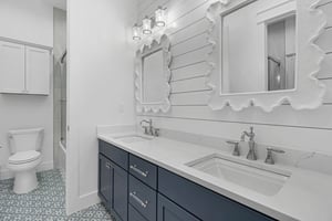 Bunk Room with Double Shower and Lavatory, 1st Floor