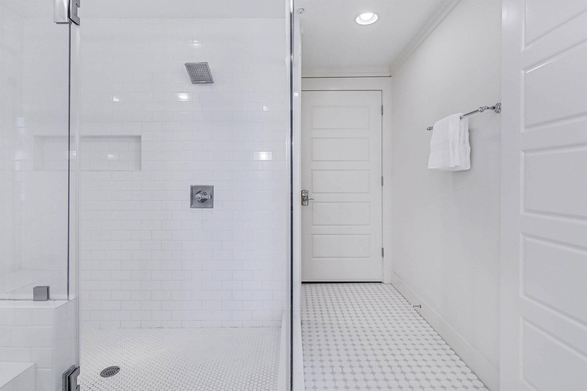 Large Bathroom, 2nd Floor