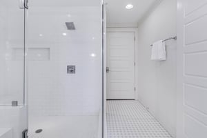 Large Bathroom, 2nd Floor