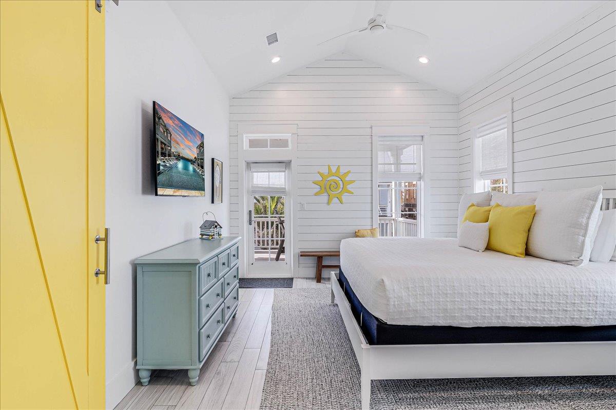 Primary King, 2nd Floor