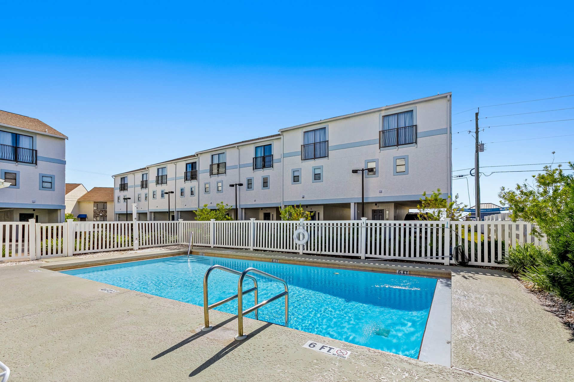 Costa Vista Townhomes 13 26