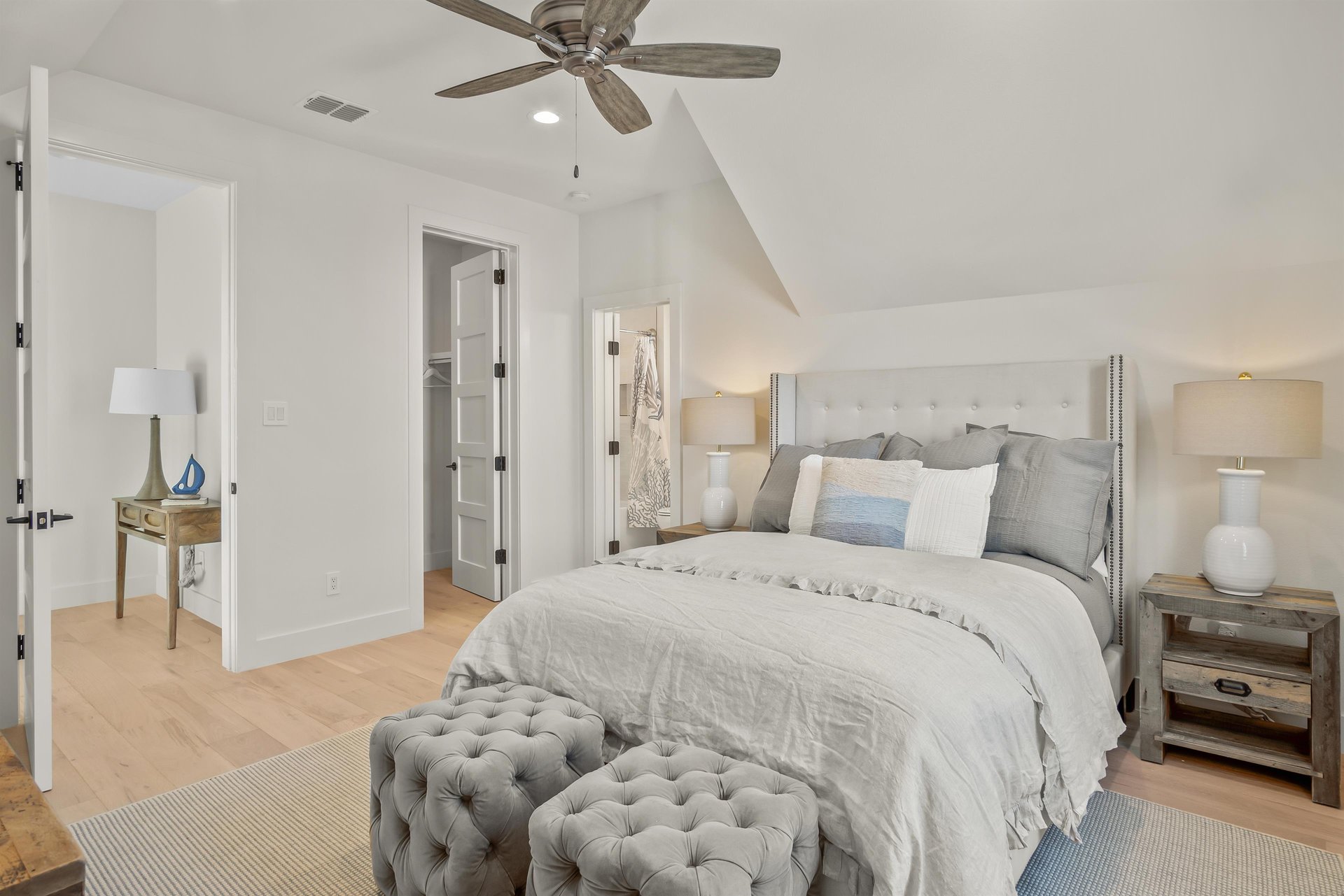 3rd Floor, Queen Bedroom
