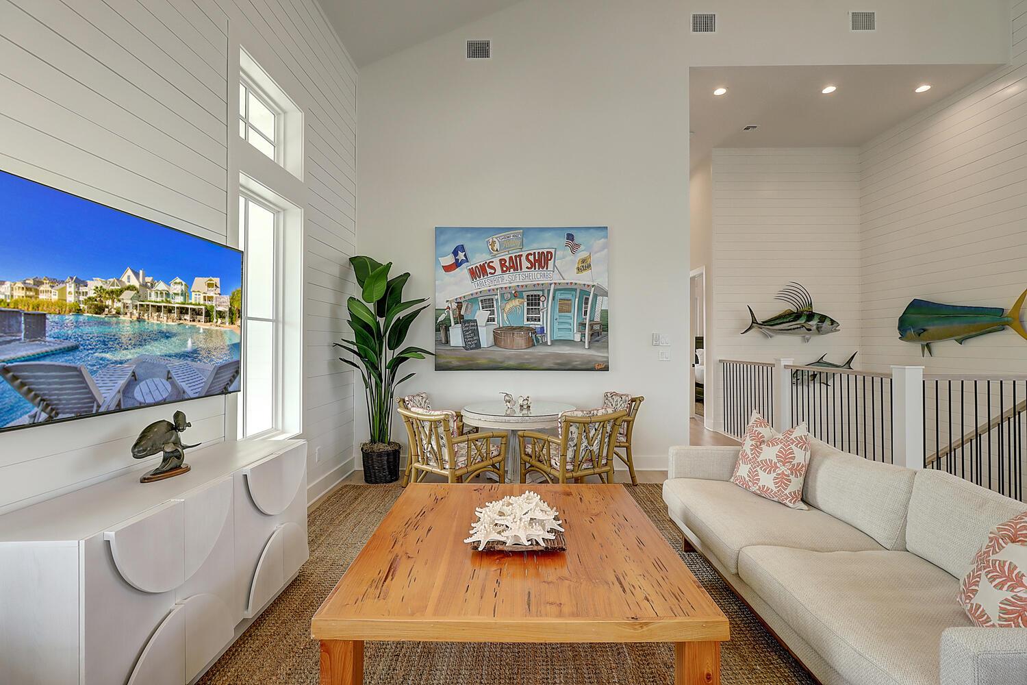 2nd Floor, Living Area