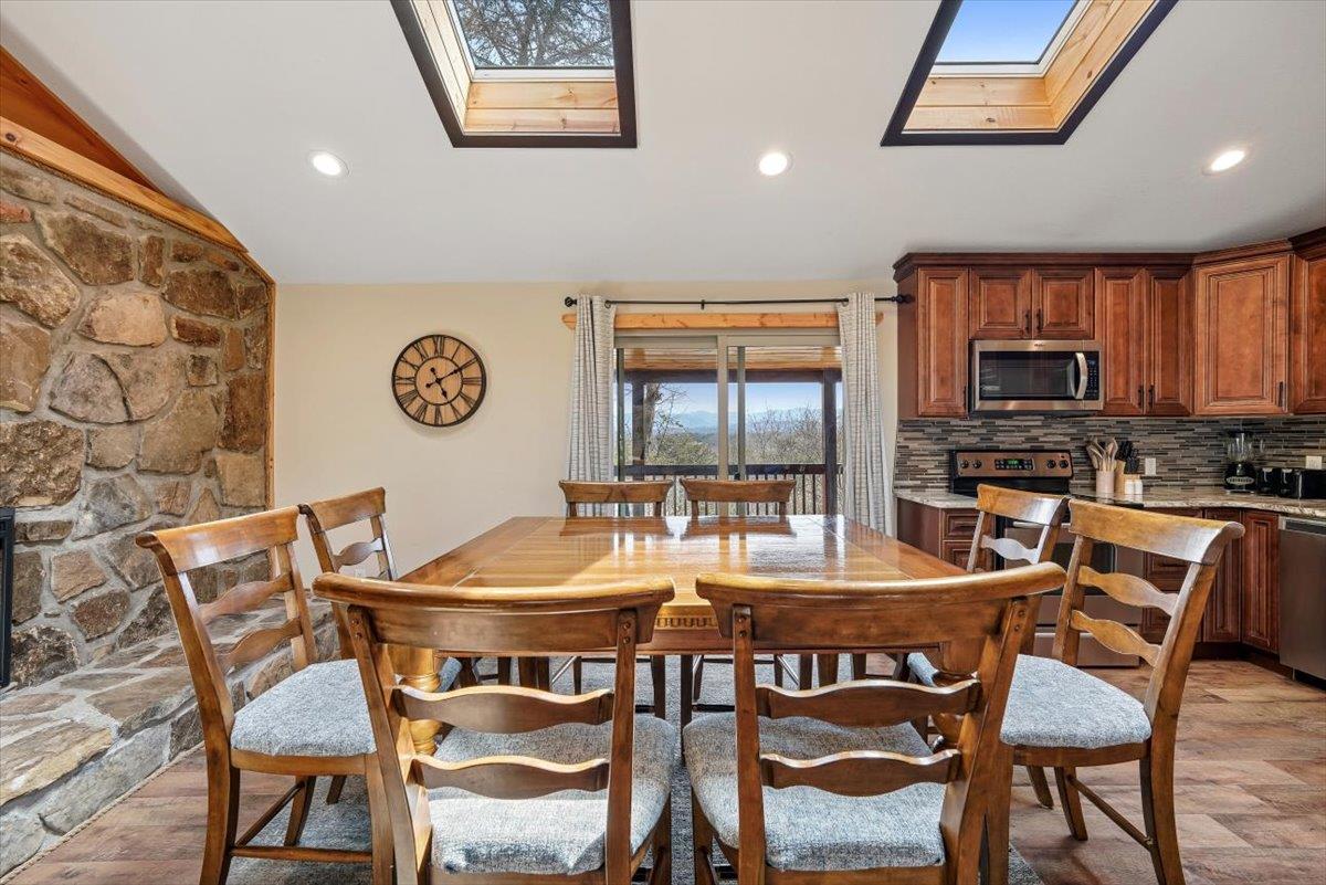 18Dining Room