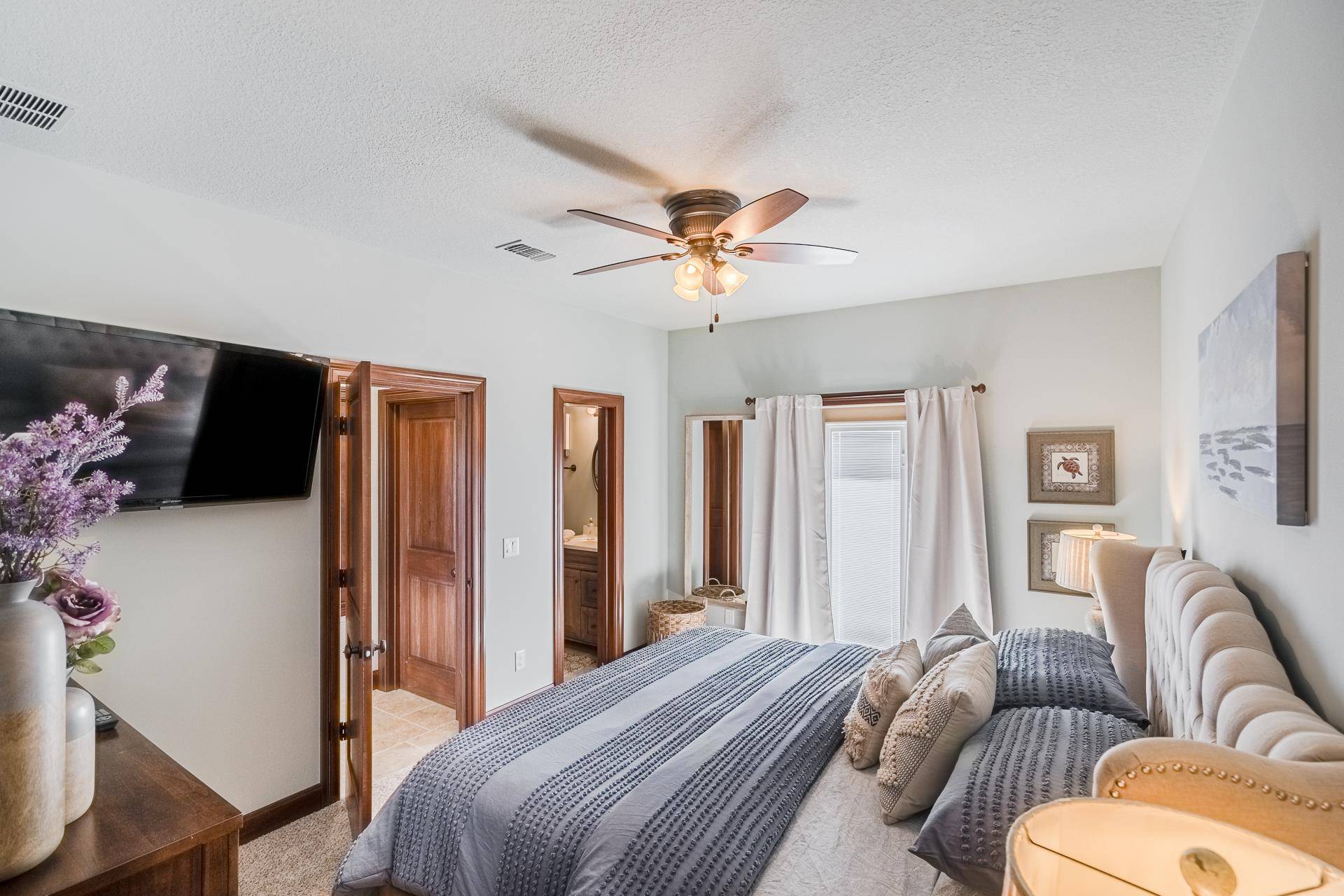 Guest Bedroom 1 King