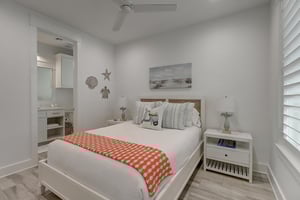 Front Queen Bedroom, 1st Floor