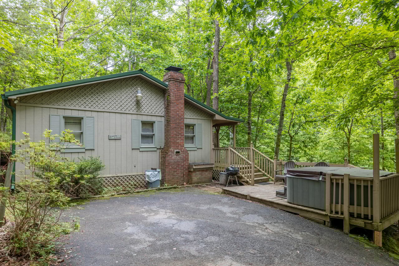 Heavenly Hideaway, a 2bedroom cabin rental located in Gatlinburg