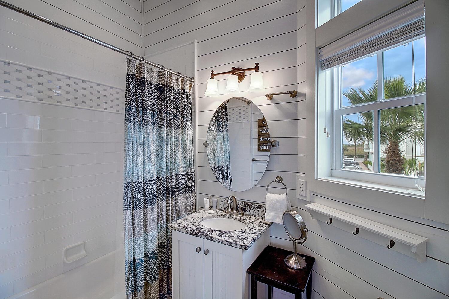 2nd Floor, King Bathroom