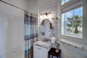2nd Floor, King Bathroom