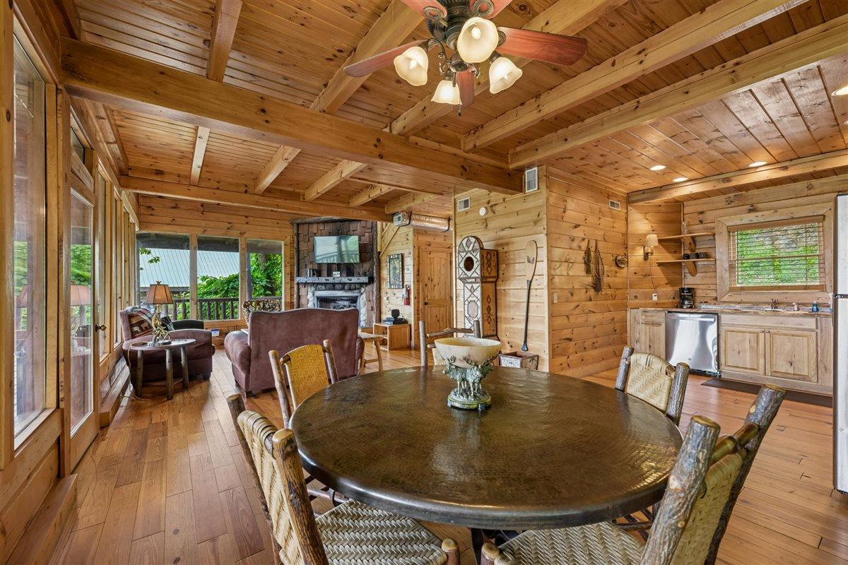 31Dining Area