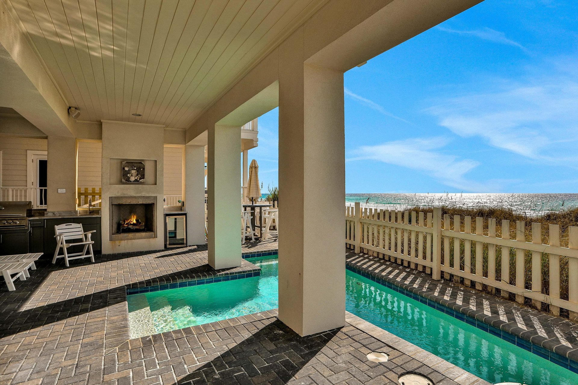 Tiffanys Beach Club 36