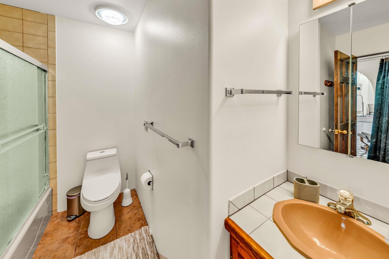 Guest Full Bathroom