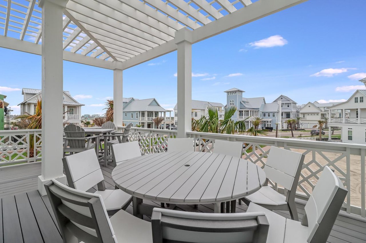 2nd Floor Outdoor Dining and Seating