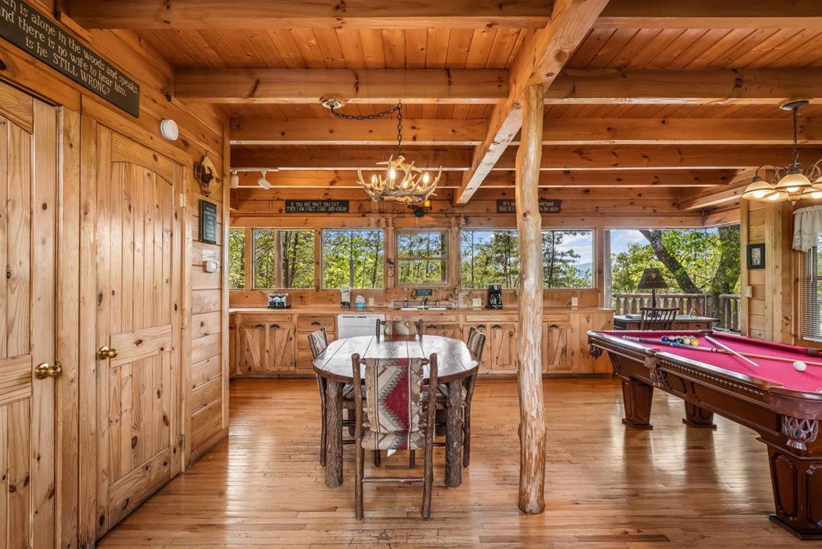 25Dining Room