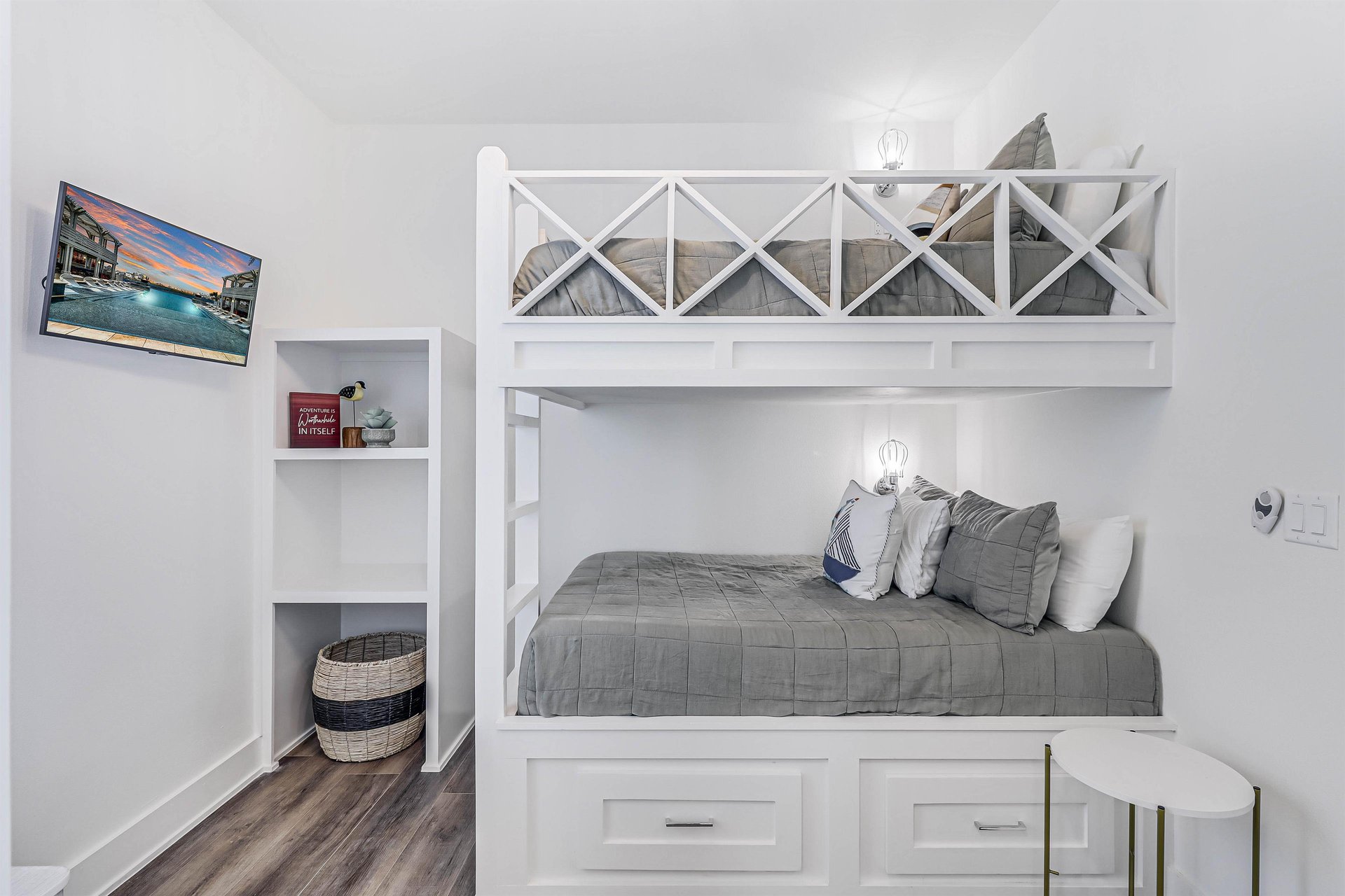 FullFull Bunk Bedroom  Left, 1st Floor