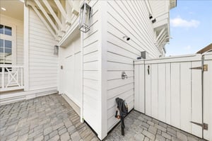 1st Floor, Outdoor Shower