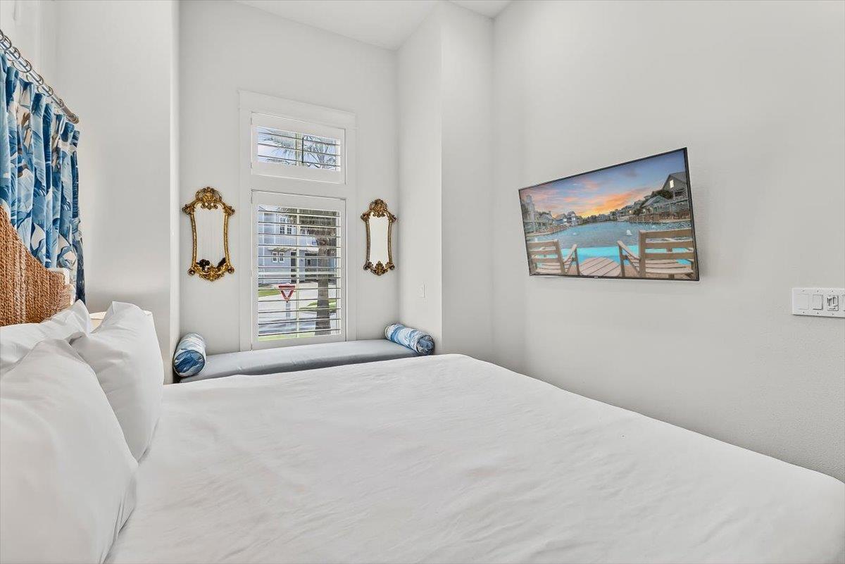 King Bedroom, 1st Floor