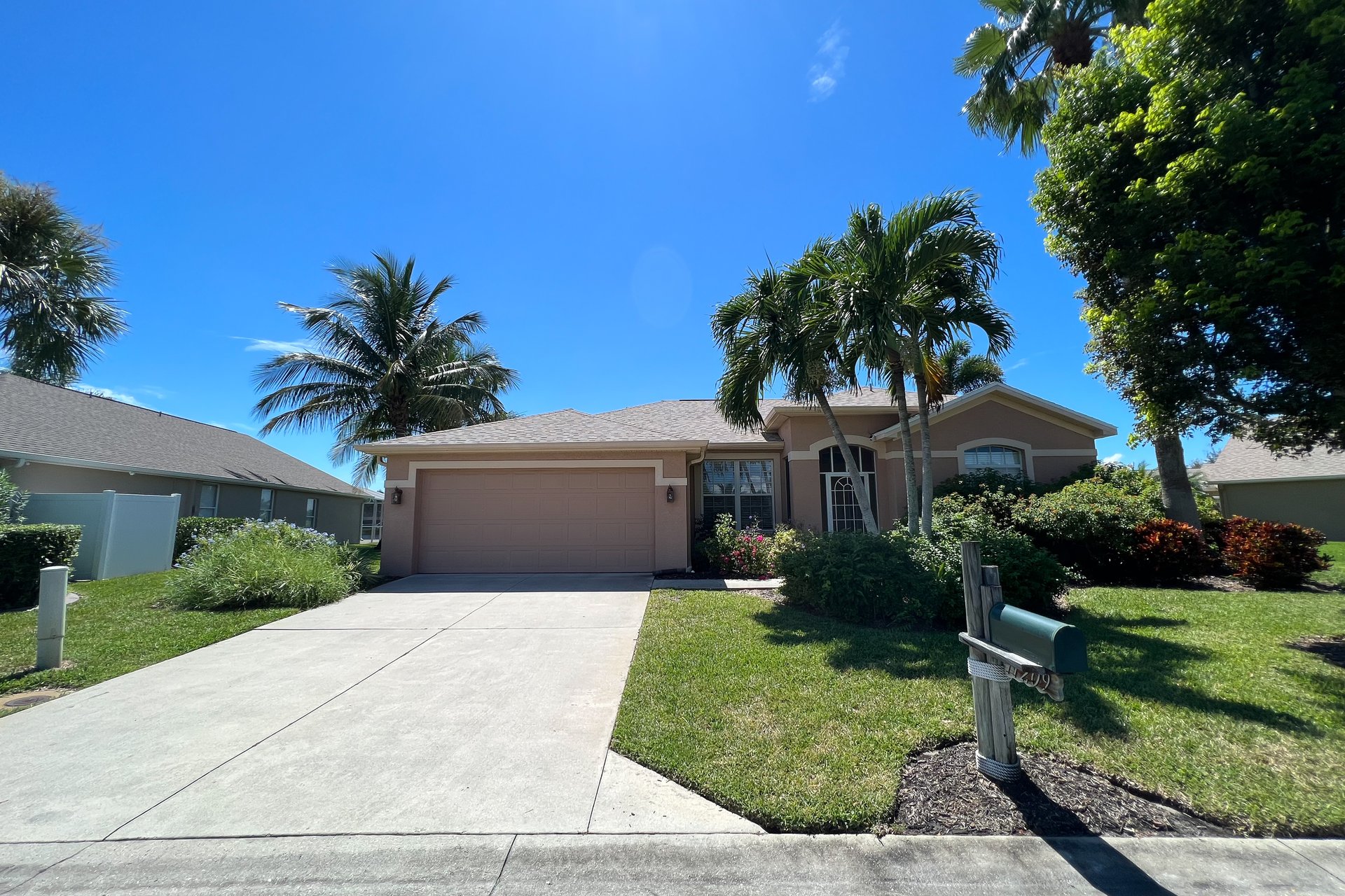 Destination Beach Stroll 20