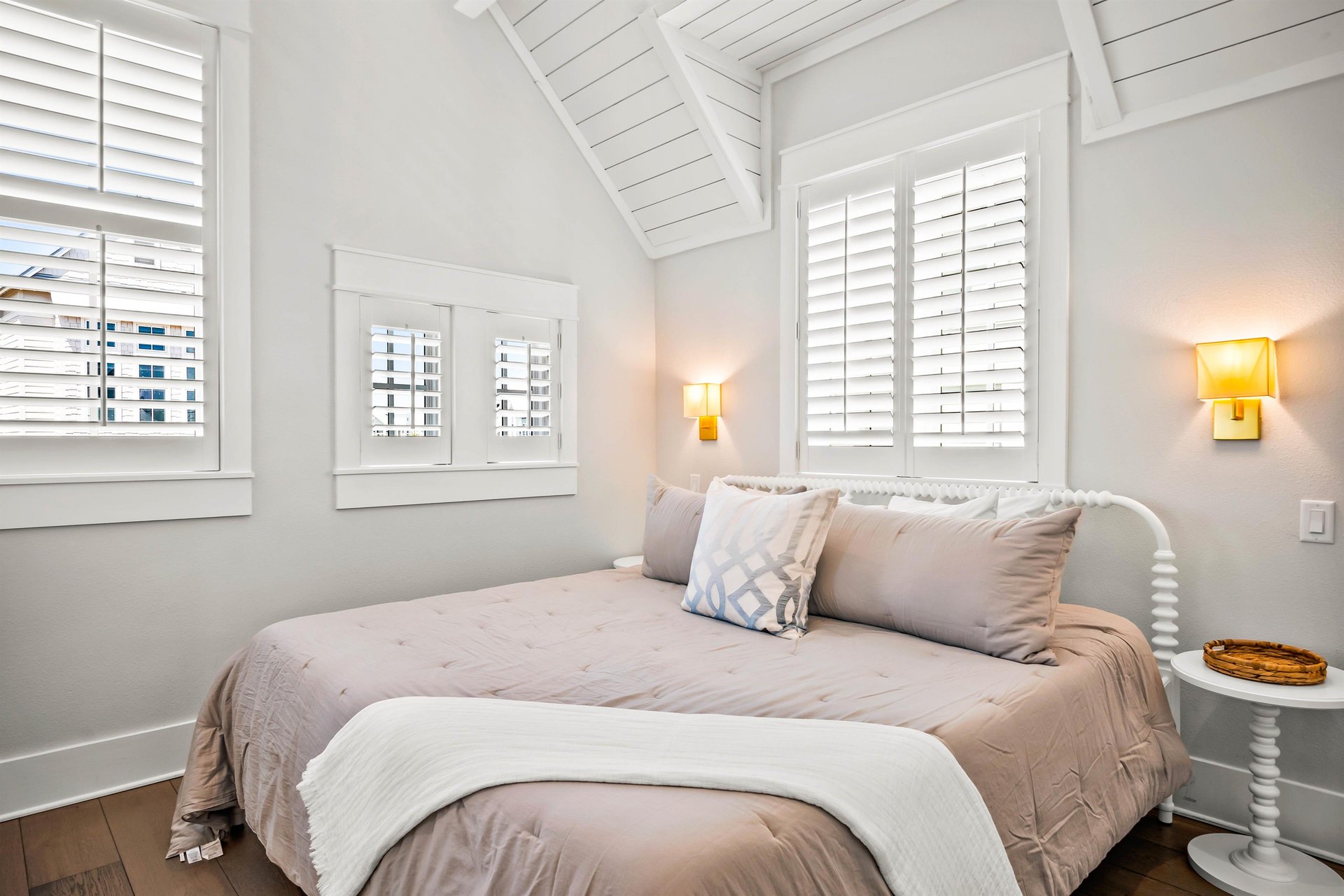 King Bedroom, 2nd Floor