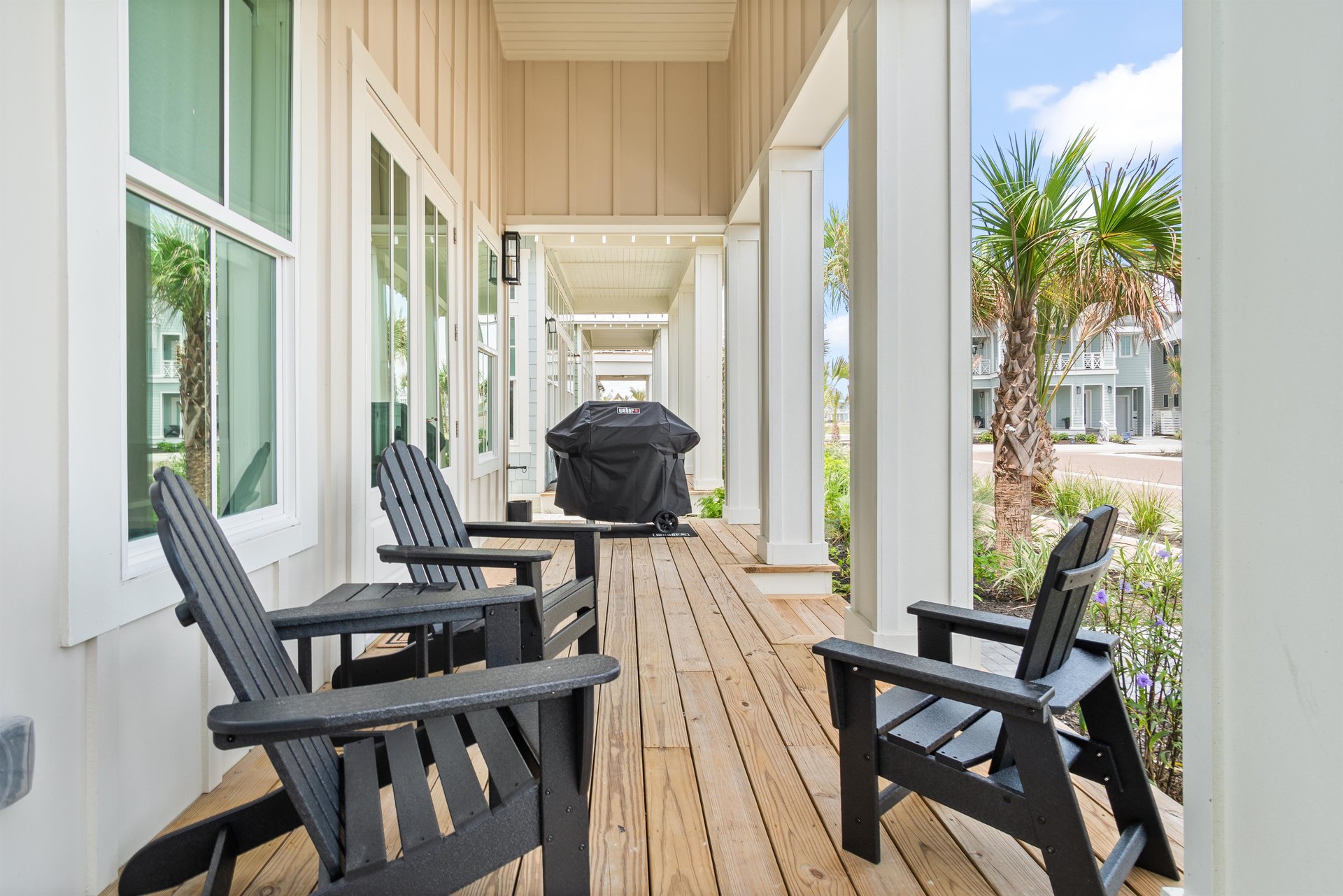 Living Room Deck with Grilling Area, 1st Floor