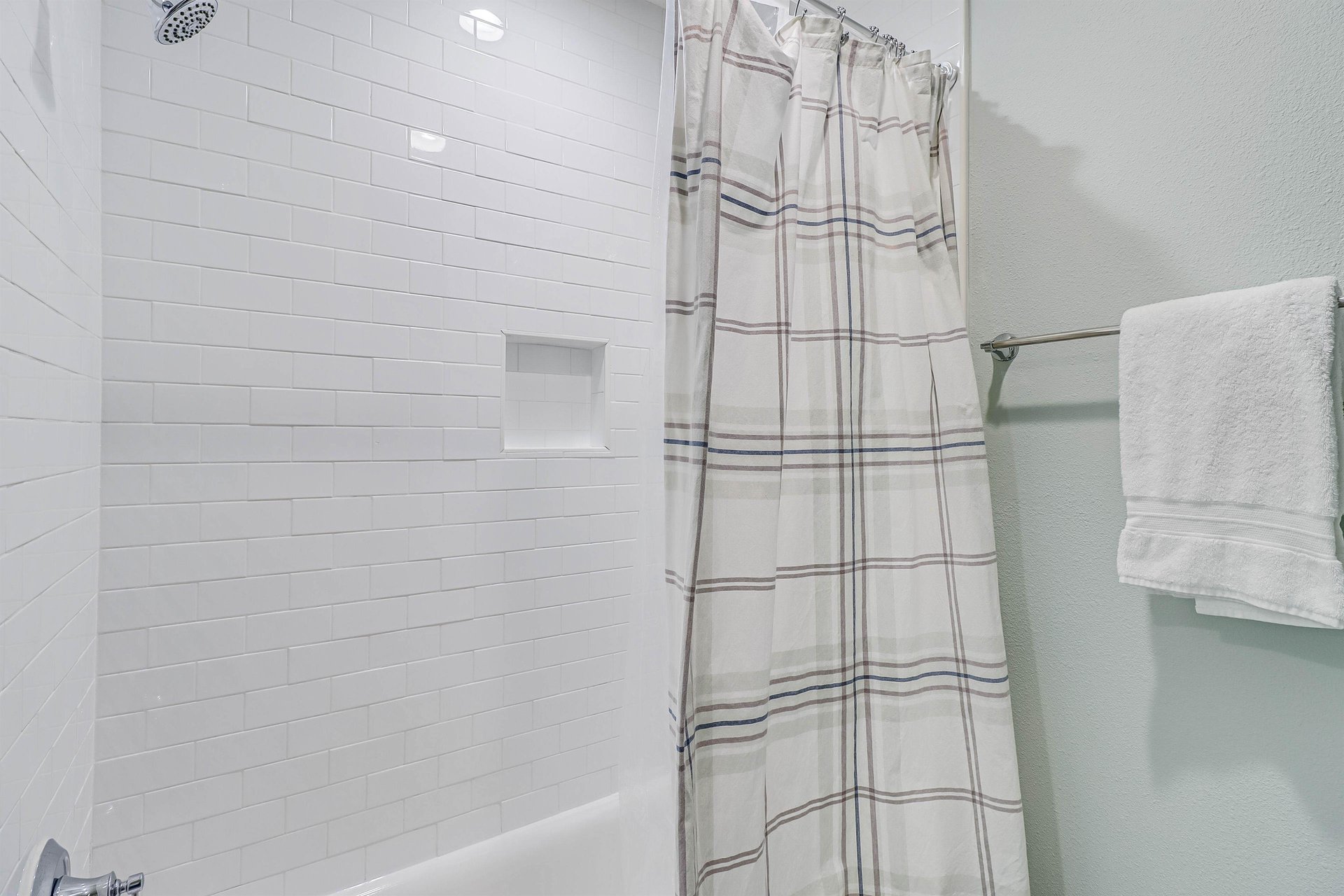 Shared Bathroom, 2nd floor