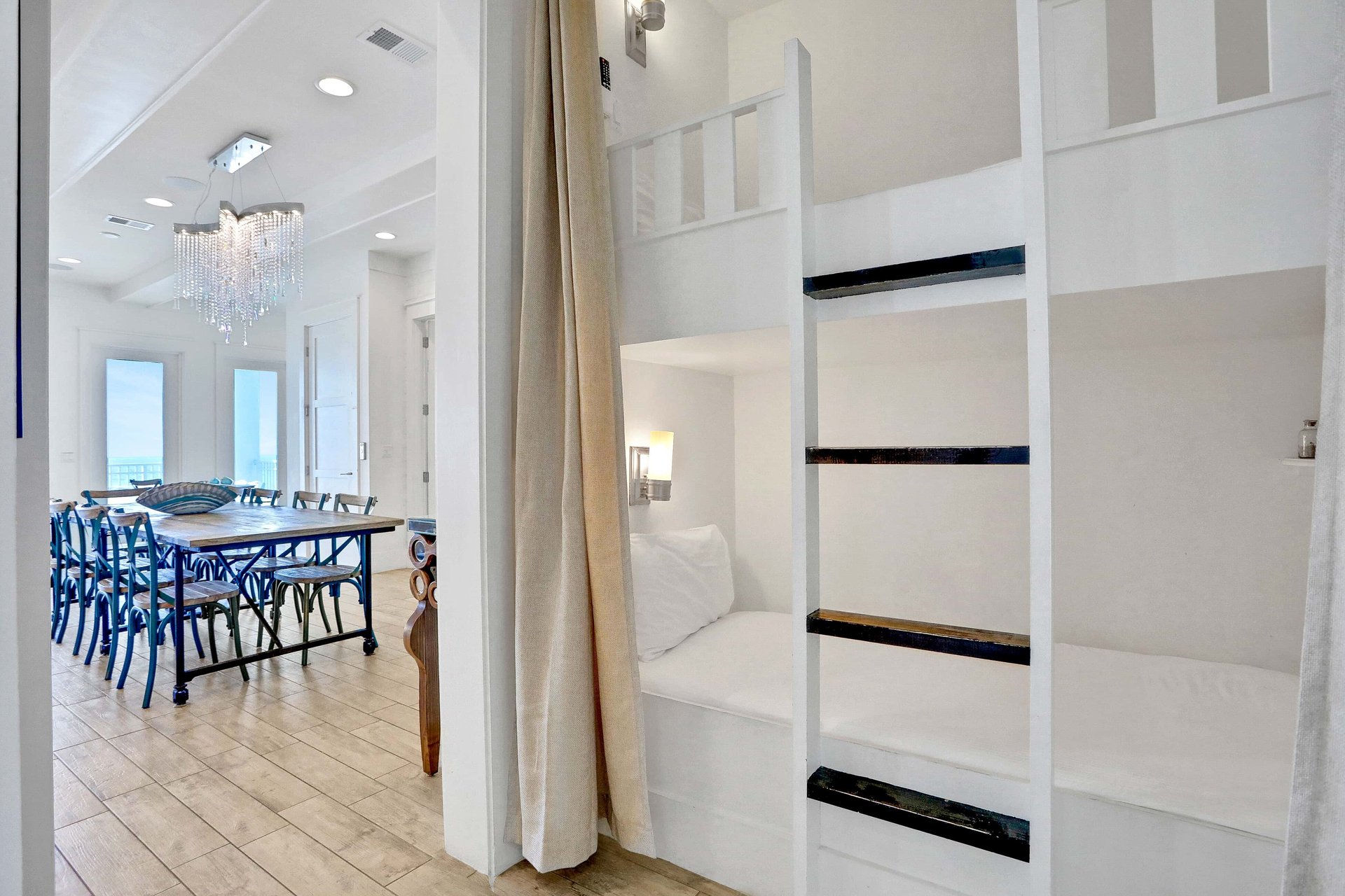 Tiffanys Beach Club 16