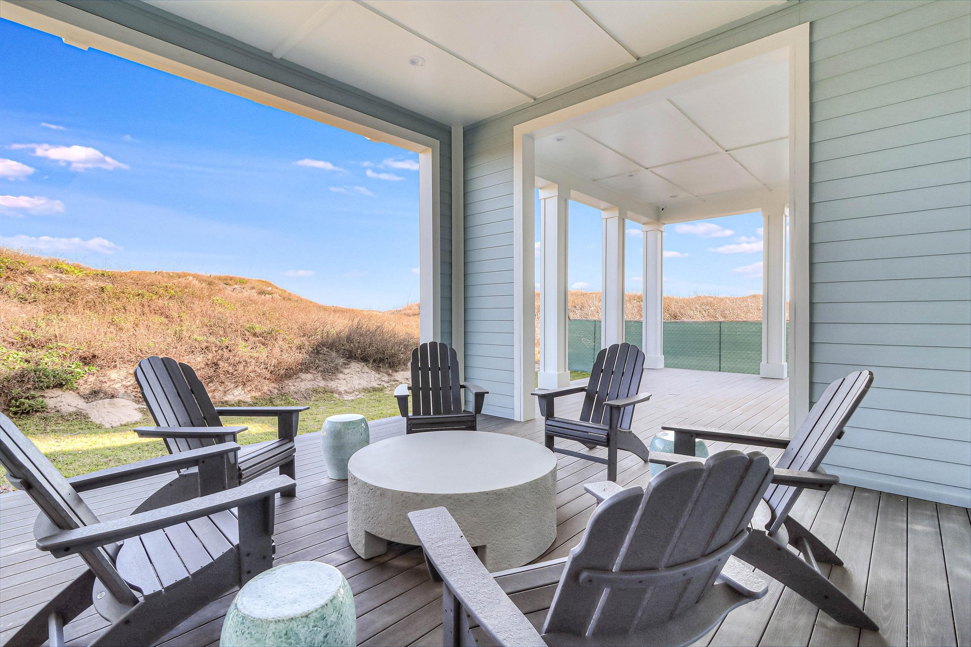 Large Patio with Outdoor Seating, 1st floor