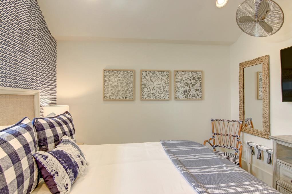 King Bedroom, 3rd floor