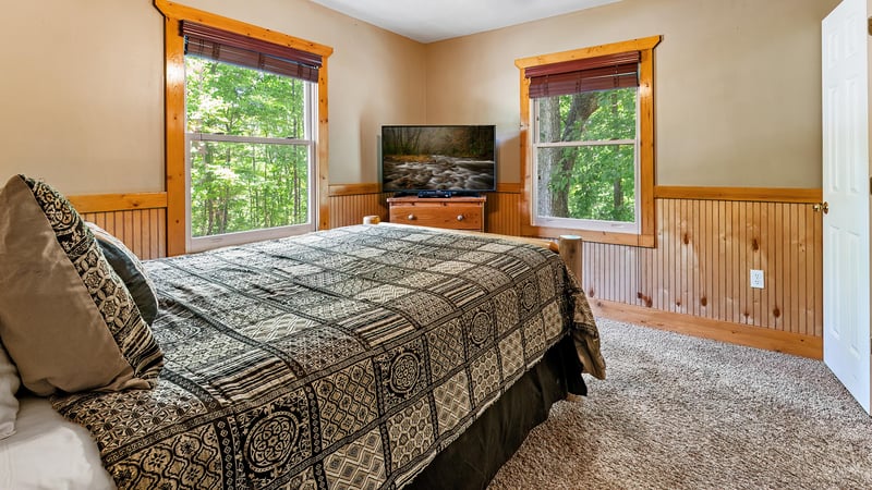 Queen Bedroom