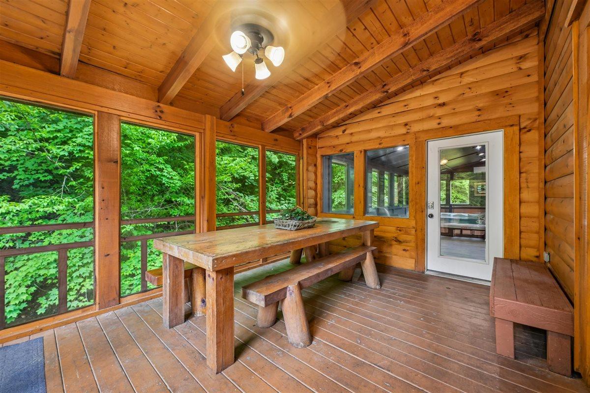 038Screened Deck
