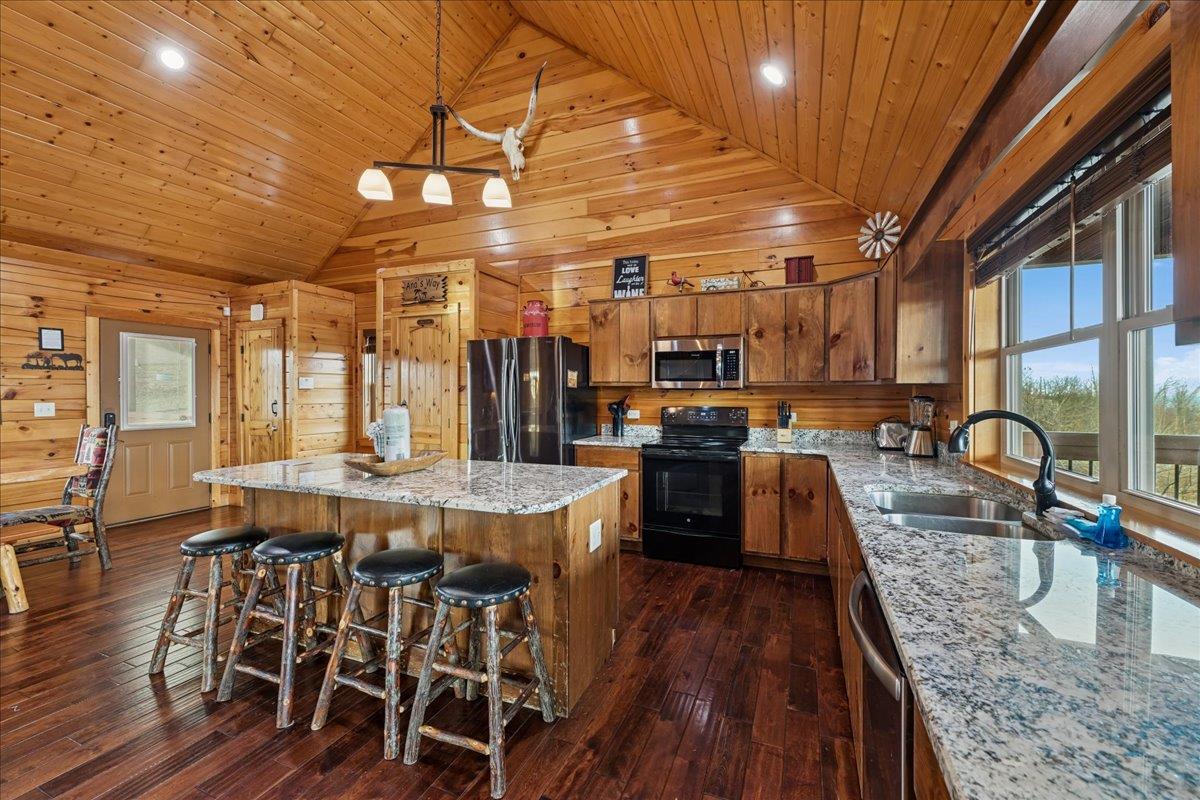 63Kitchen