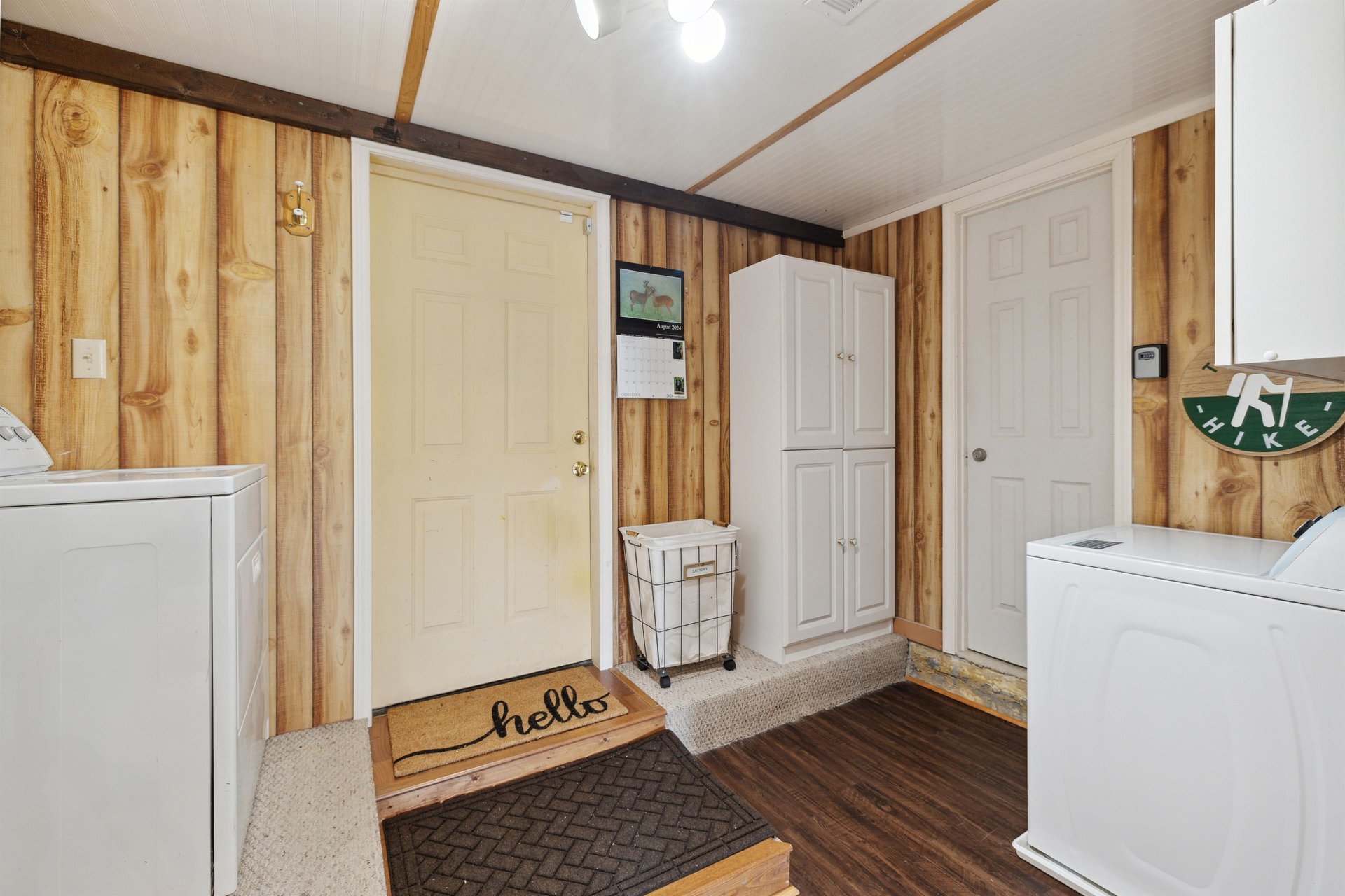 garage entrance w laundry