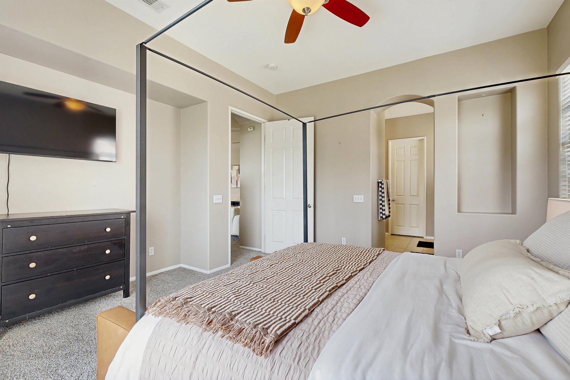 Includes flatscreen TV and view of en suite bathroom.