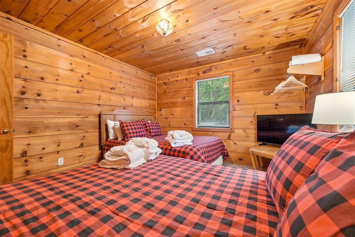 043Bedroom