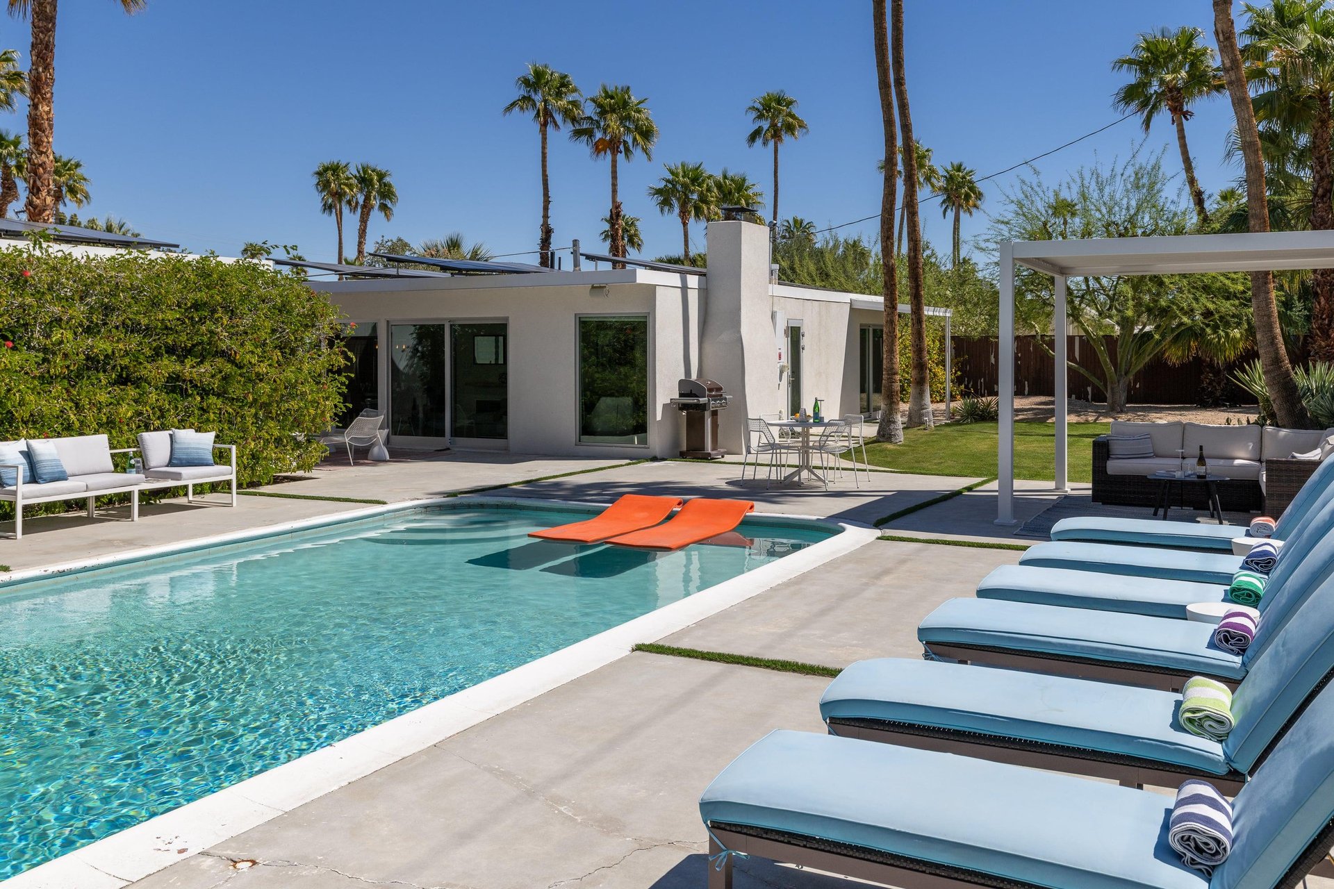 Amazing pool yard