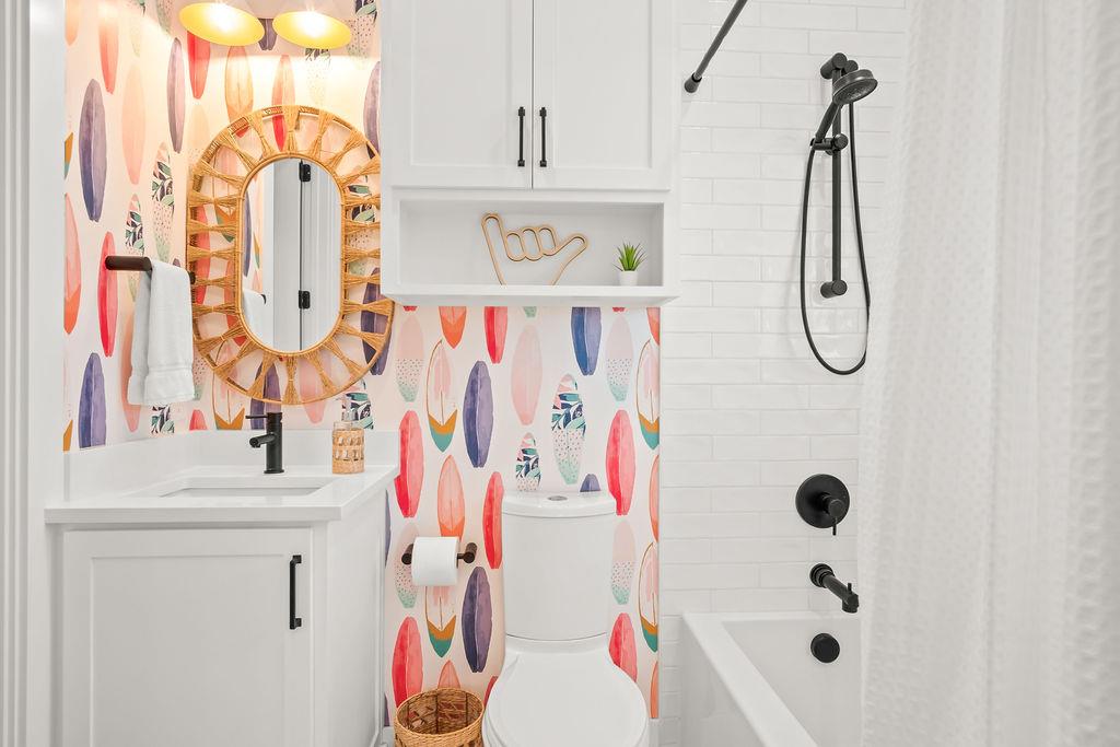 Shared Bathroom, 1st Floor