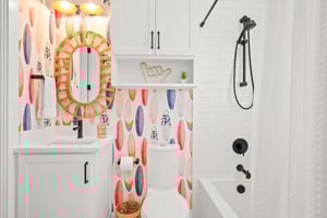 Shared Bathroom, 1st Floor