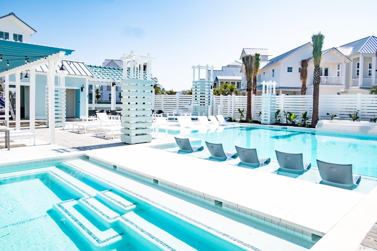 Neighborly Square Pool at 'South'