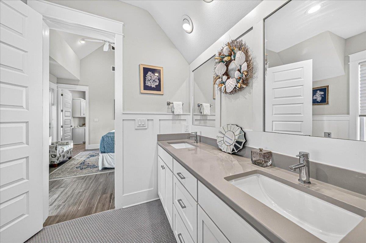2nd Floor, Primary King Ensuite
