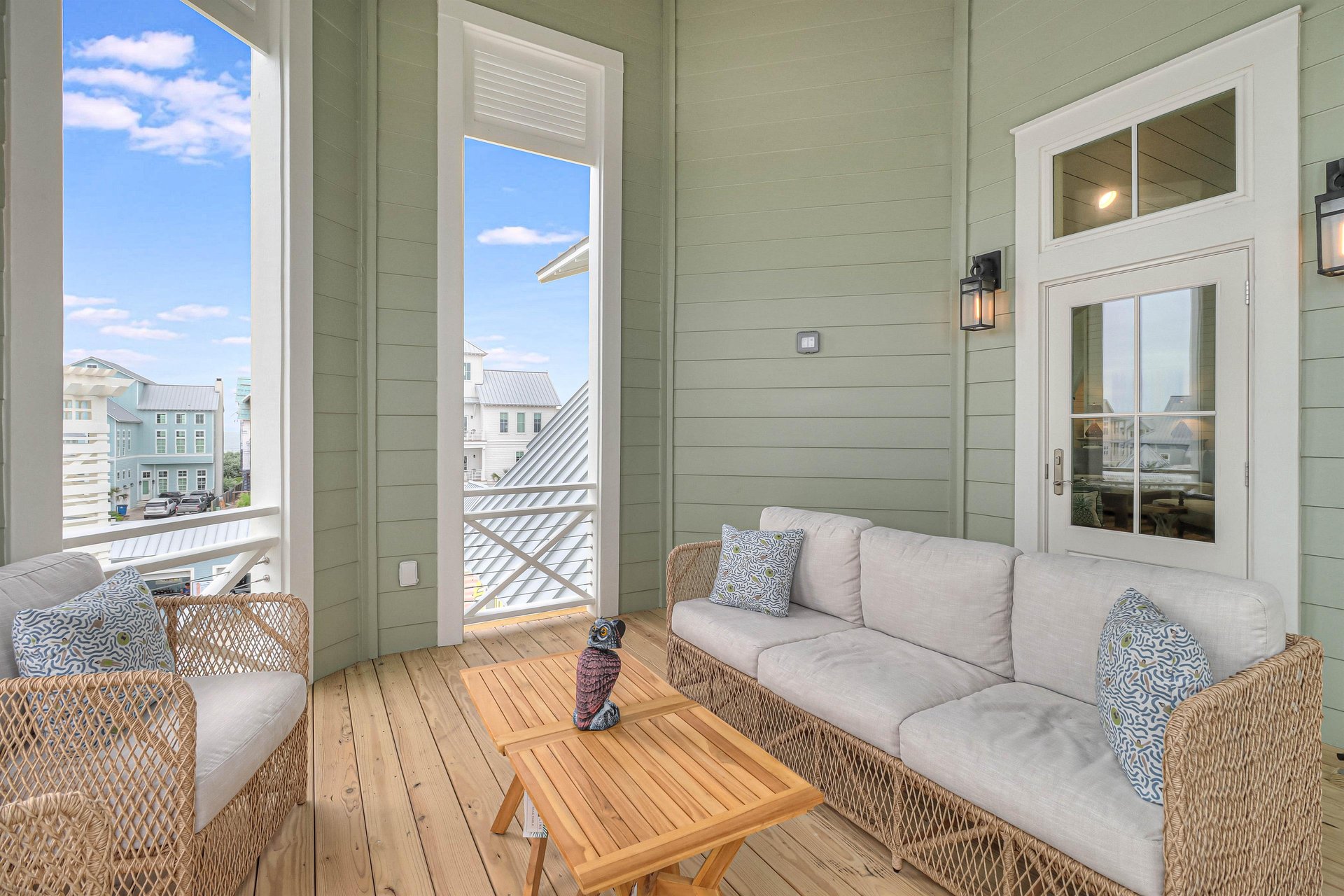 Balcony Lounge Overlooking Pool and Lake, 3rd Floor