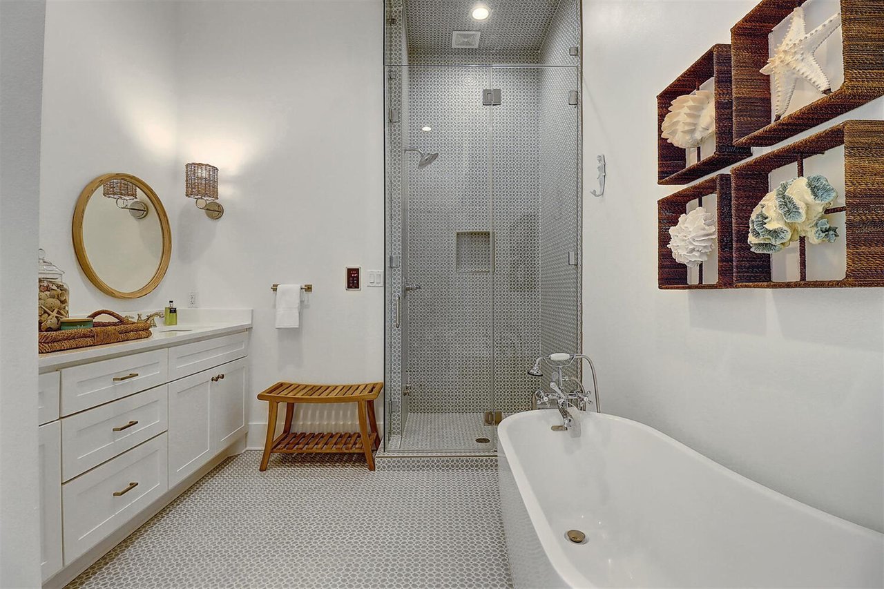 3rd fl master bath tile