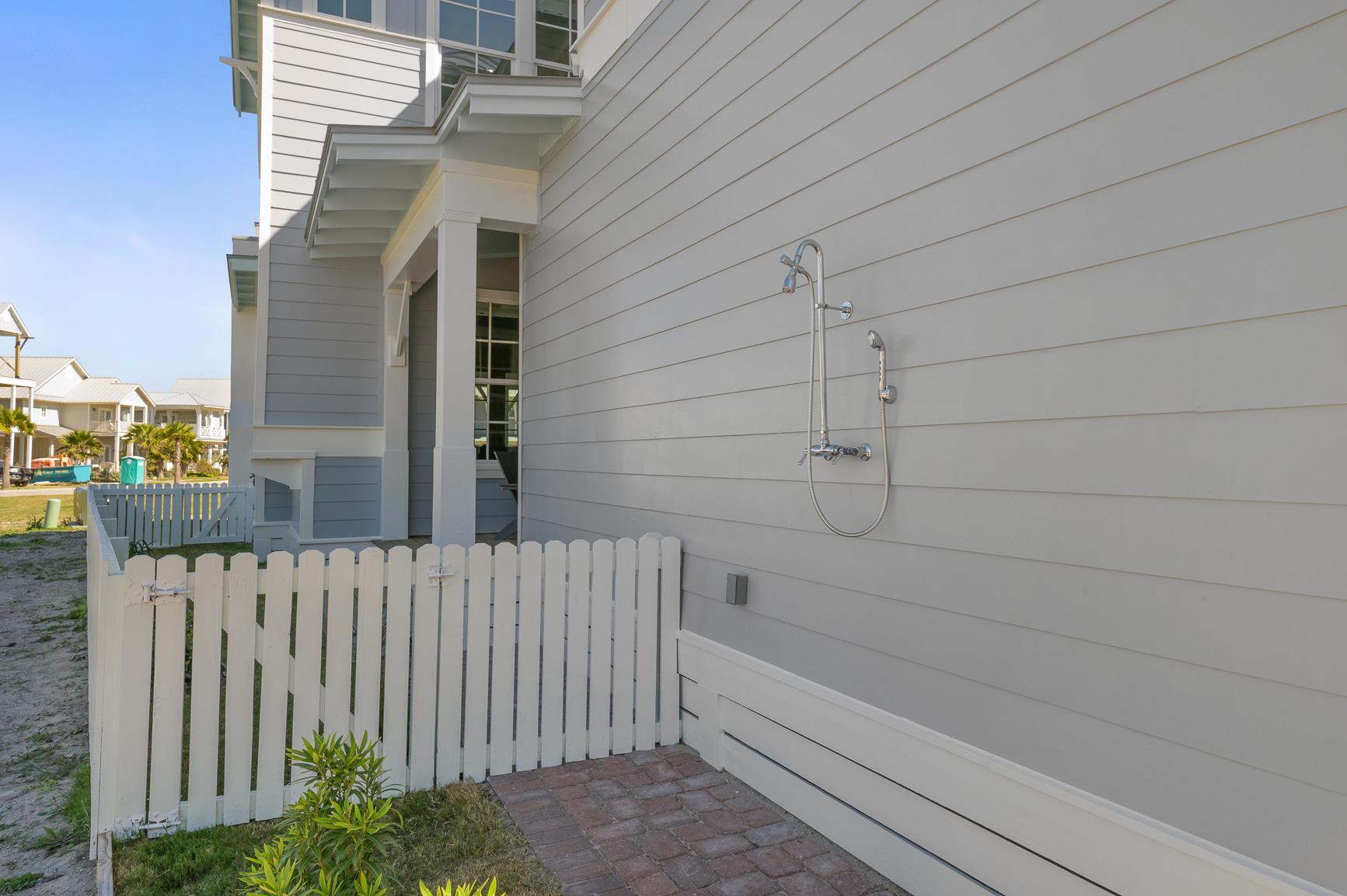 Ground Level, Outdoor shower