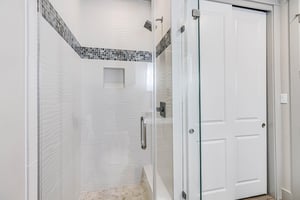 Second King Bathroom, 1st Floor