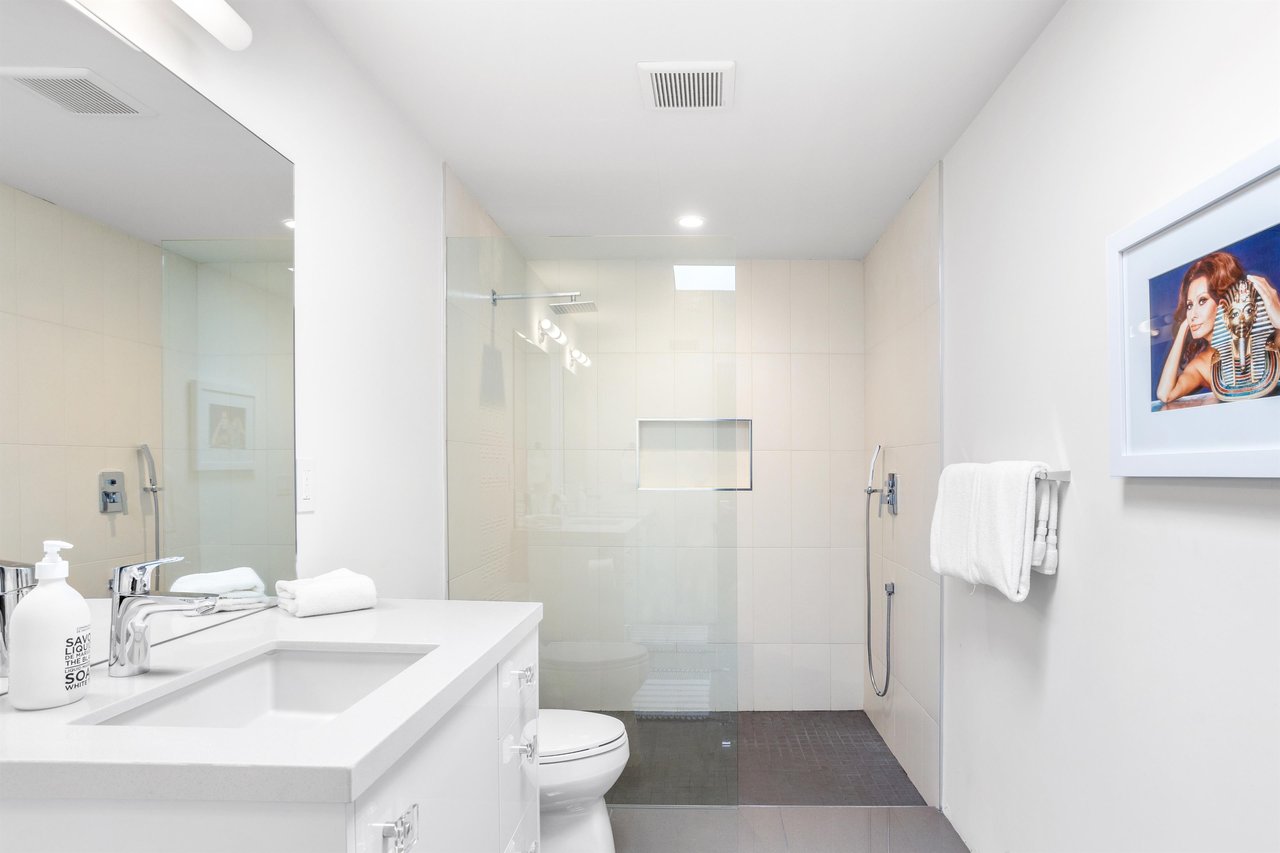 Gorgeous walkin shower