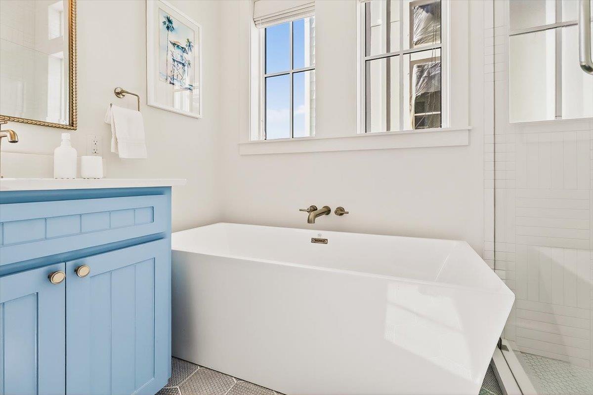 Primary King Bathroom, 2nd Floor